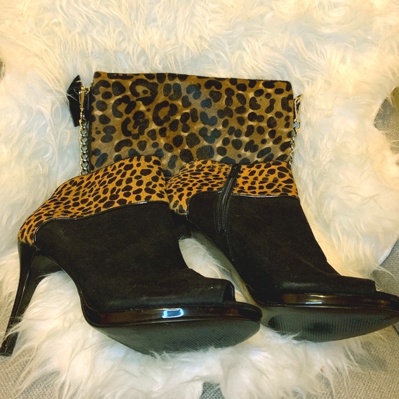 Nine West Leopard Heals - Picture 1 of 3